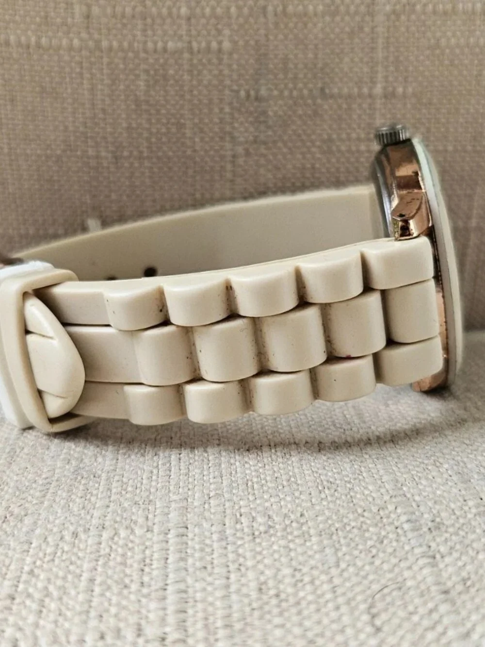 Fashion Wristwatch Beige Rubber Band Strap Quartz Analog Wrist Watch